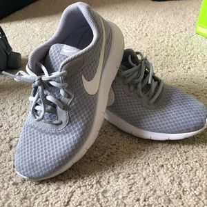 Grey/White Nike Tanjun